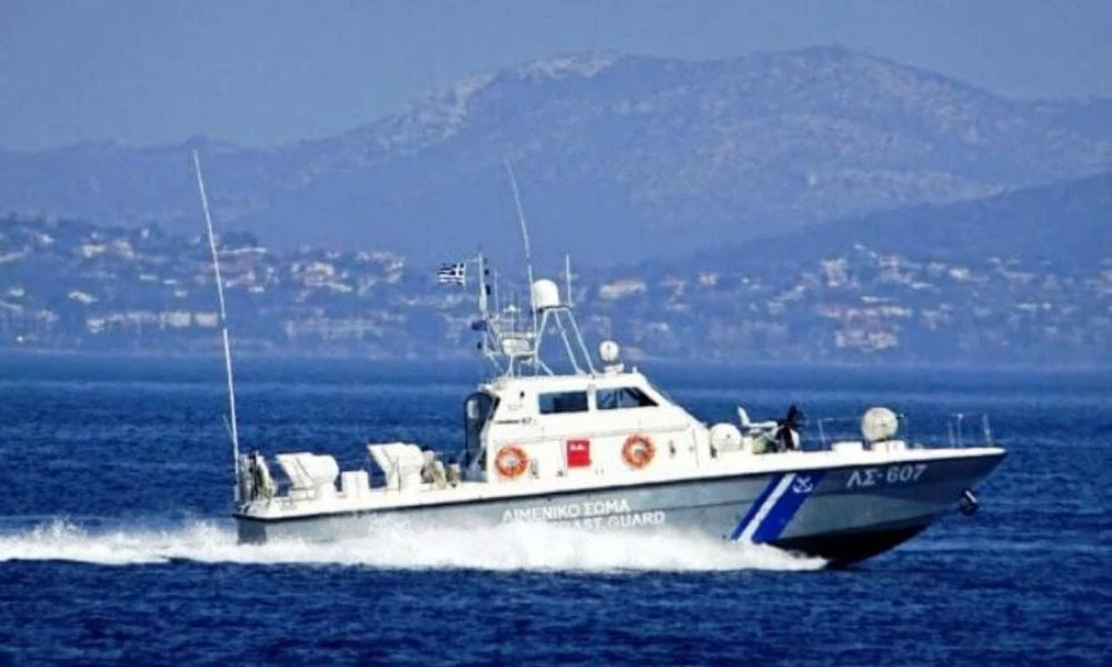 Σάμος: 76 μετανάστες περισυνέλεξε το Λιμενικό σε 3 διαφορετικές επιχειρήσεις (βίντεο)